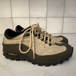 Vintage Nike ACG Women’s Hiking Shoes Size 8